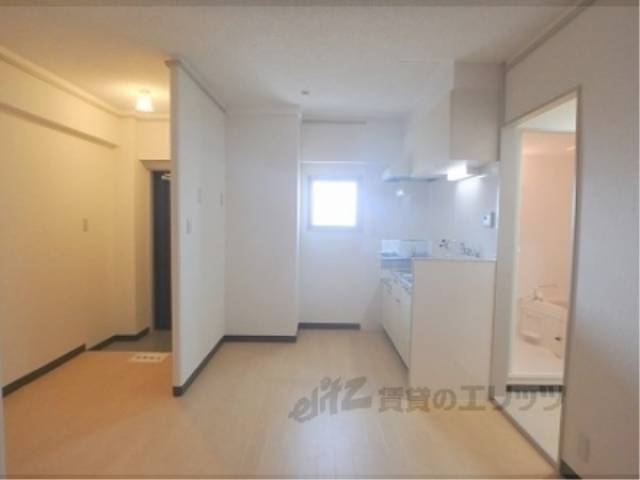 キッチン　ダイニングキッチン