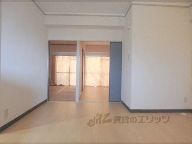 キッチン　ダイニングキッチン