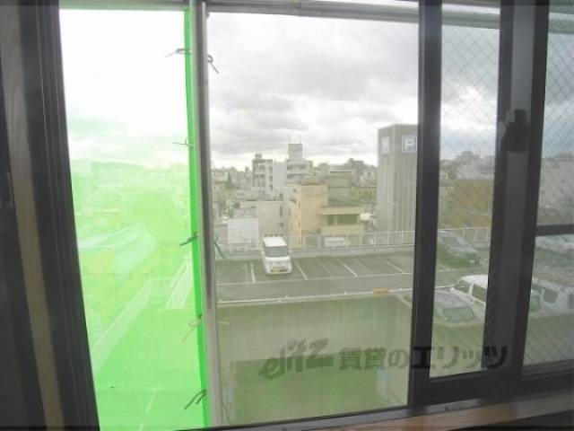 窓　外装工事の為ネットあり