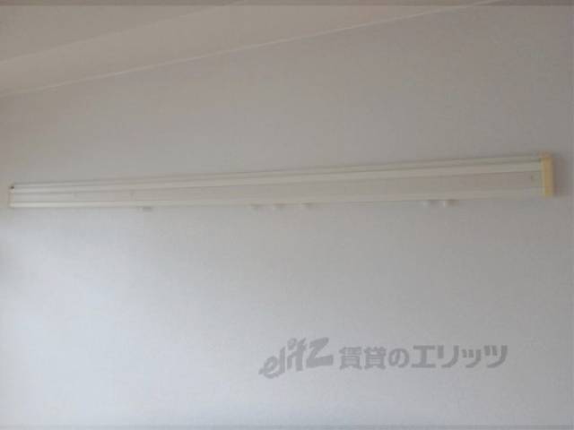 洋室　服掛け