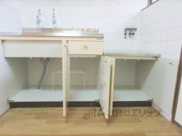 収納　キッチン下収納