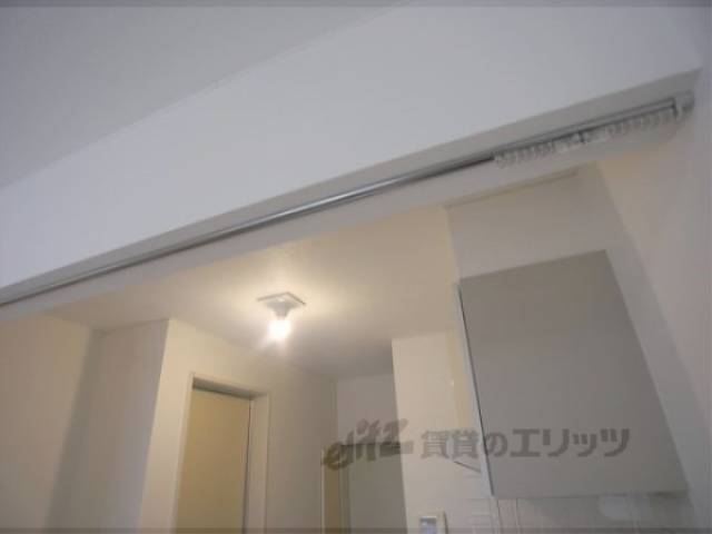 カーテンレール　キッチンとお部屋仕切ることができます