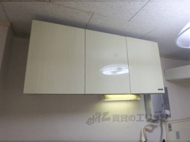 キッチン　上部収納