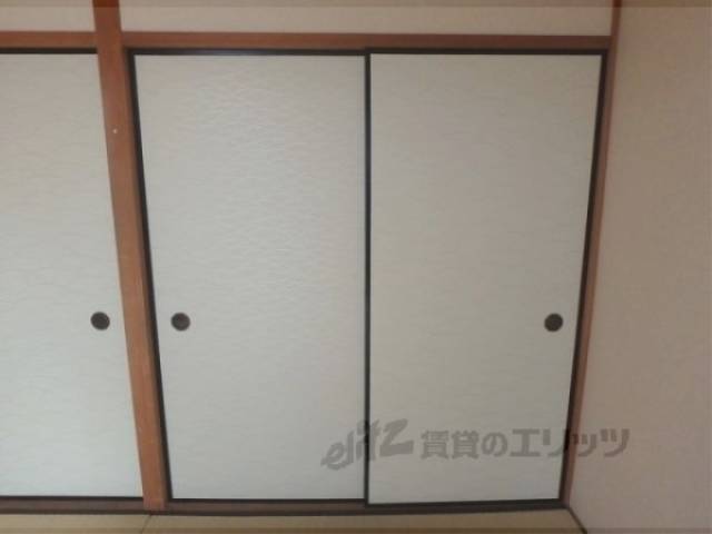 収納　押入れ