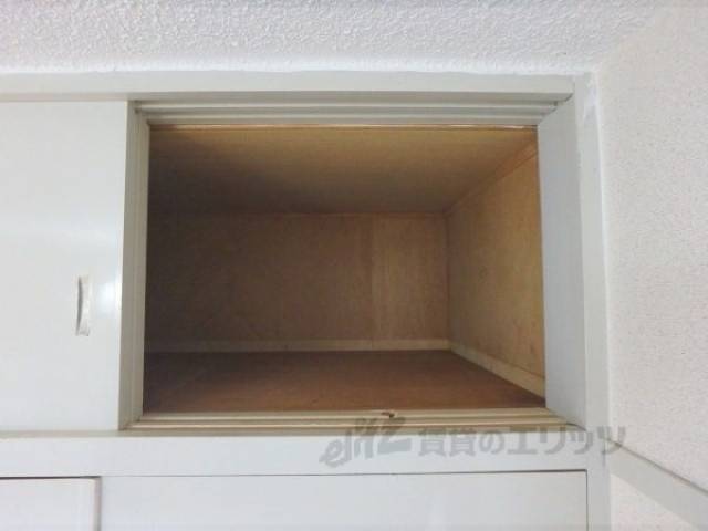 洋室　上部収納
