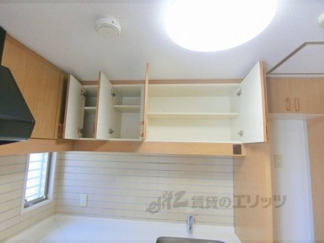 キッチン　キッチン上部収納