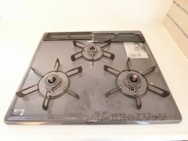 キッチン　ガス三口コンロ