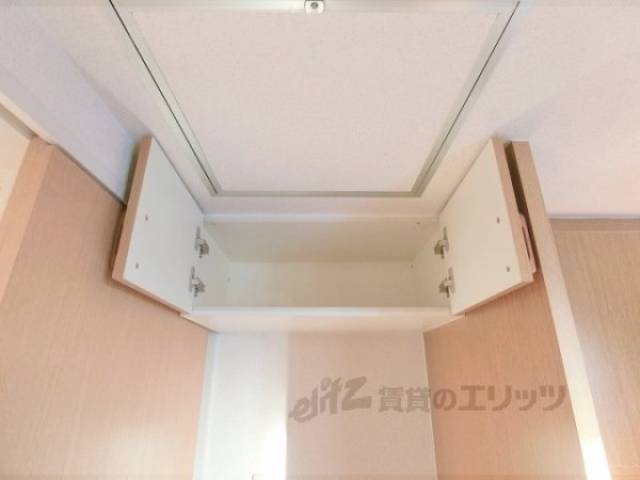 冷蔵庫置場　冷蔵庫置場上部収納