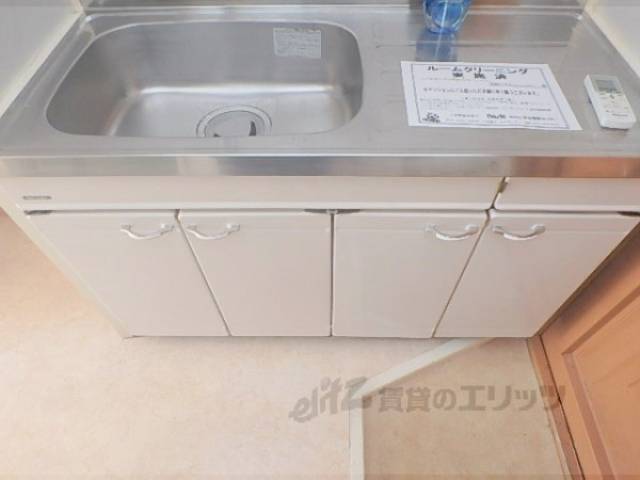 キッチン下部の収納