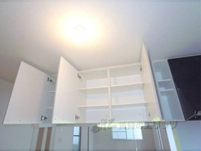 キッチン　上部収納