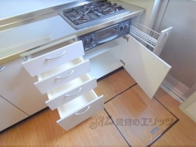 キッチン　下部収納