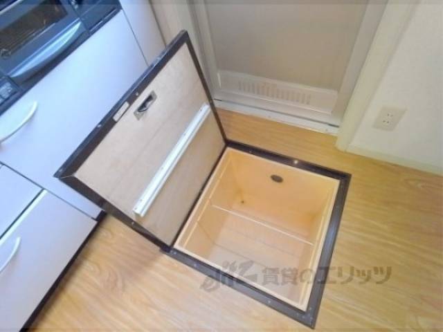 キッチン　床下収納