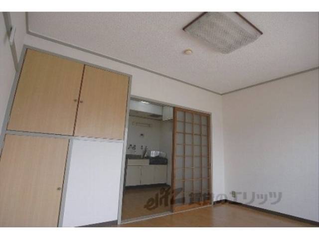 洋室　南向きで日当り良好