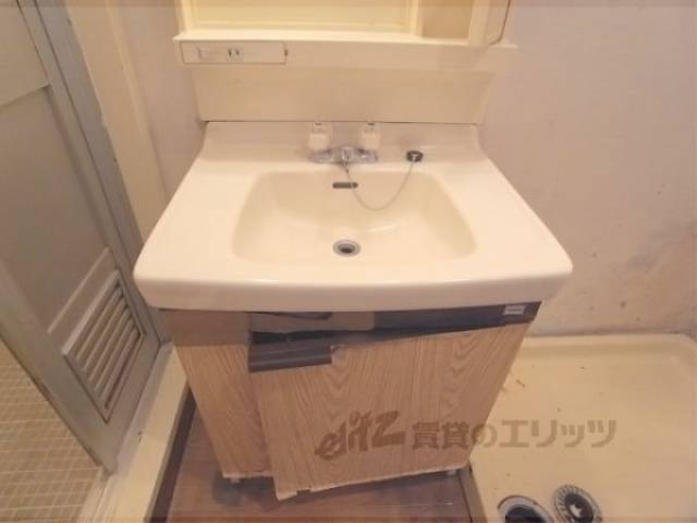 洗面所　洗面台コンパクトです