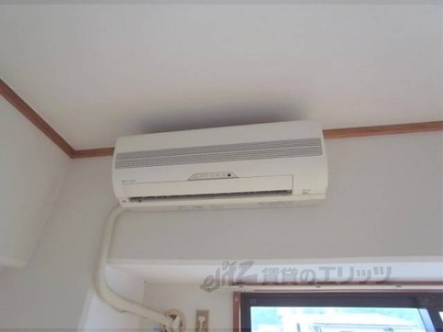 エアコン　一基付いています