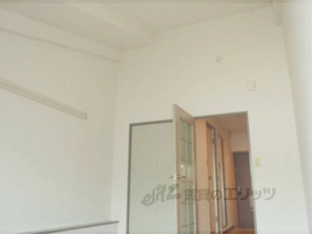 洋室　天井高いです