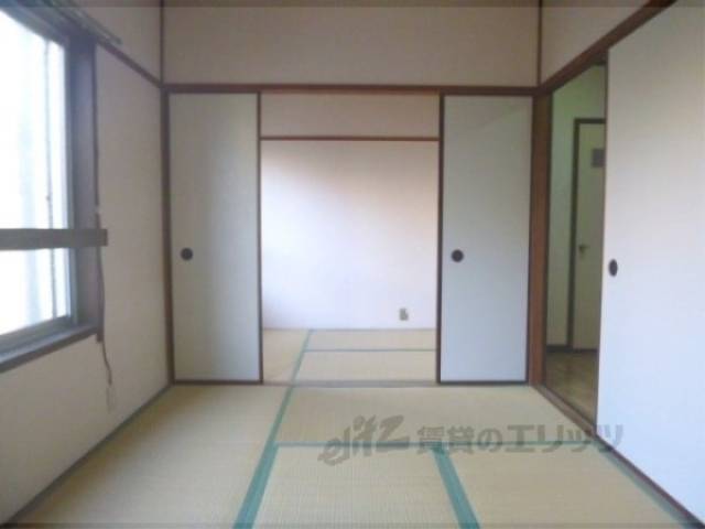 和室　広々お使いください。