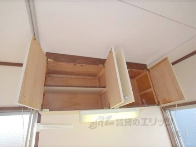 キッチン　上部収納