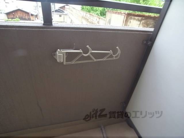 ベランダ　物干しざお掛け