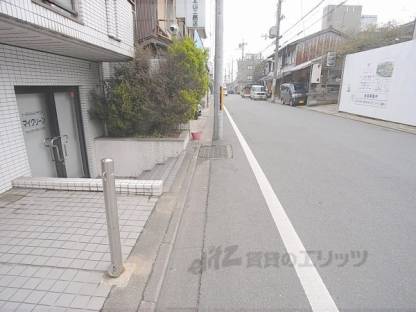 店舗前歩道南向き