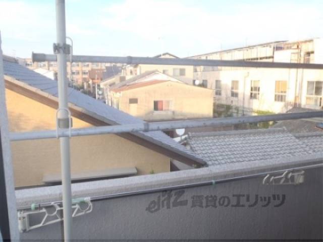 ベランダ 住宅街の方を向いていてすごし易い