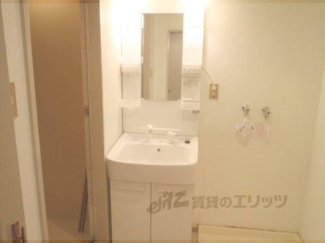 洗面所　独立洗面台付いています。