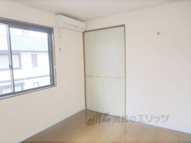 洋室　キッチン上収納