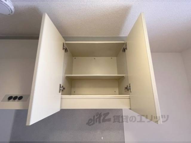 キッチン　上部収納