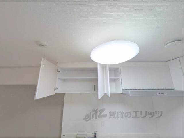キッチン　上部収納