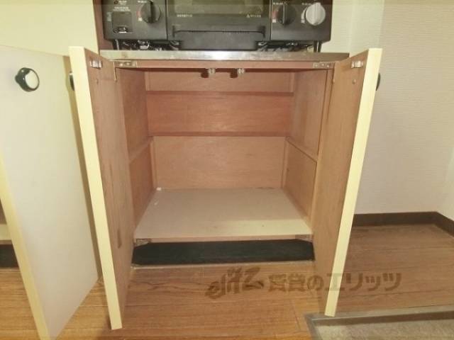 キッチン　収納下部