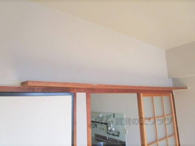 収納　居室上部棚