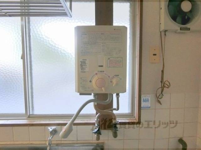 キッチン　給湯器