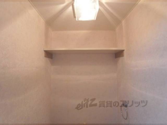 トイレ　上部棚