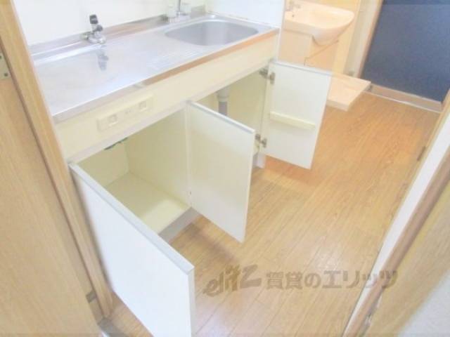 キッチン　収納下部