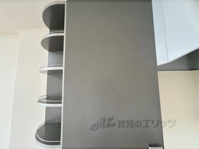 キッチン　上部収納