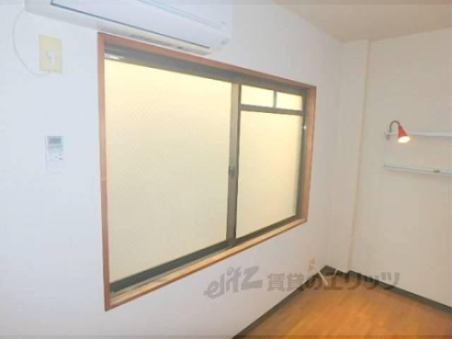 ベランダ　洋室窓