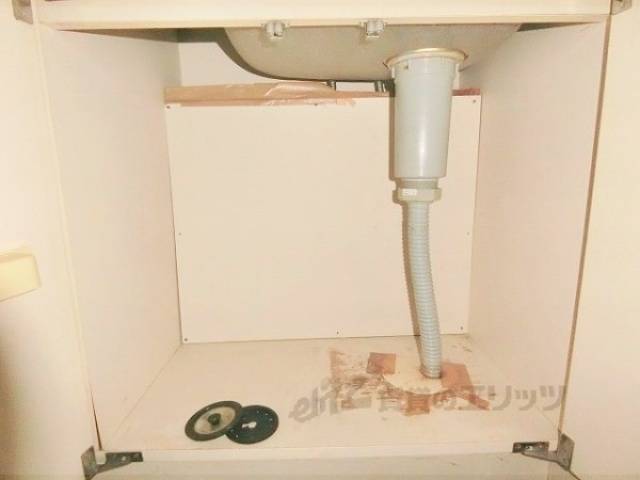 収納　キッチン下部