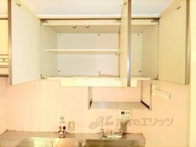 キッチン　上部収納