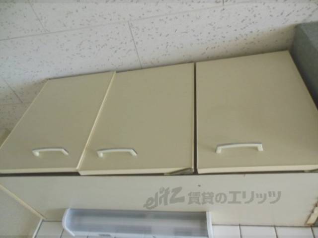 キッチン　上部収納
