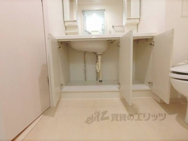 洗面所　下部収納