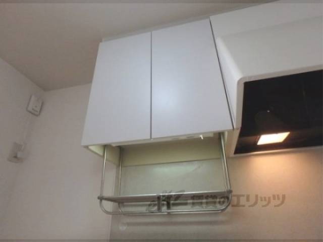 キッチン　上部収納棚