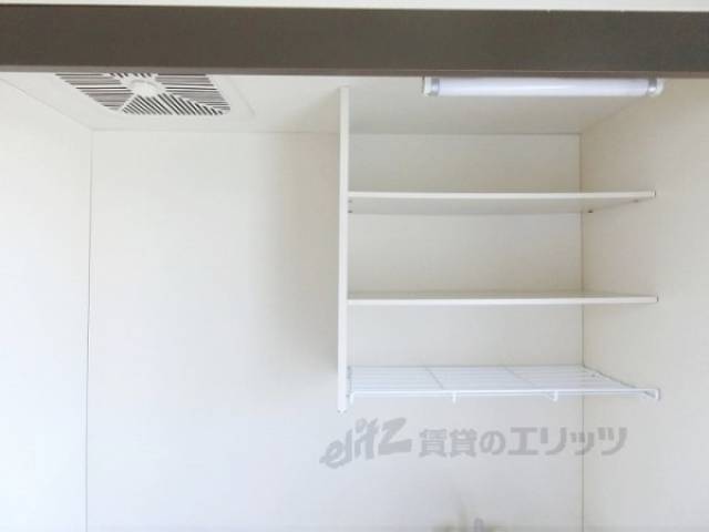 キッチン　上部収納