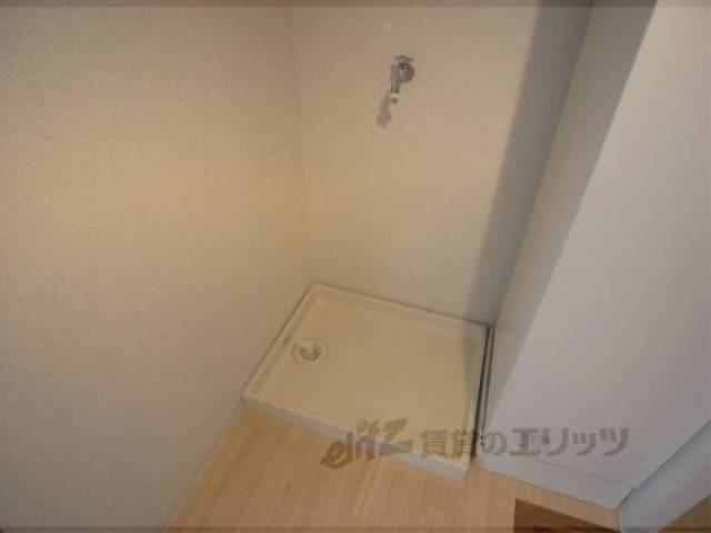 洗濯機置場　玄関入るとすぐにあります