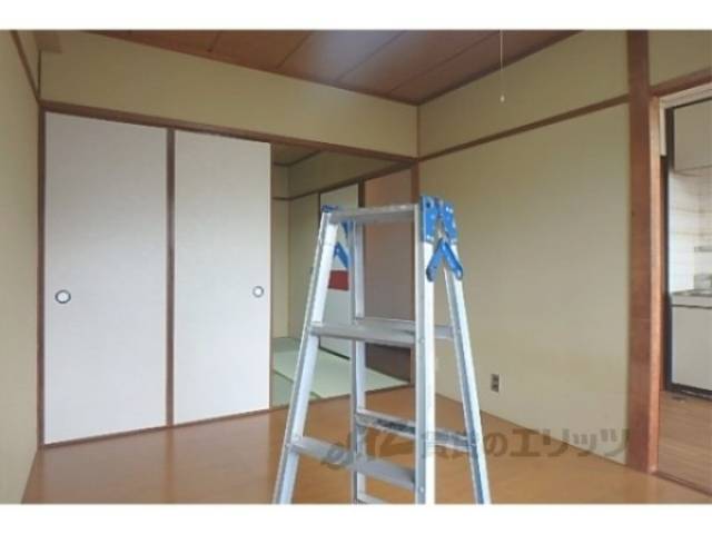 洋室　改装中