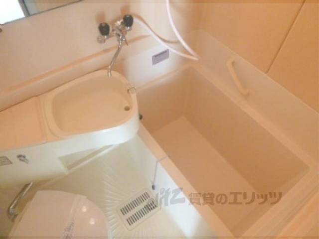 ユニットバス　お掃除も楽々。ユニットバスタイプです