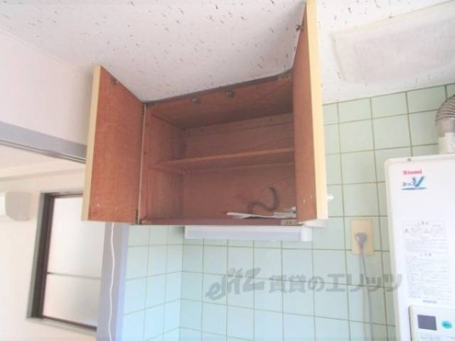 キッチン　キッチン上部収納