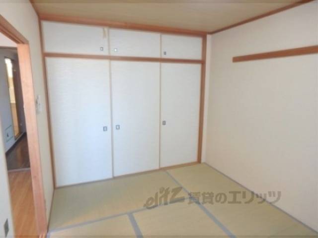 和室　しっかり日が入ってきますね