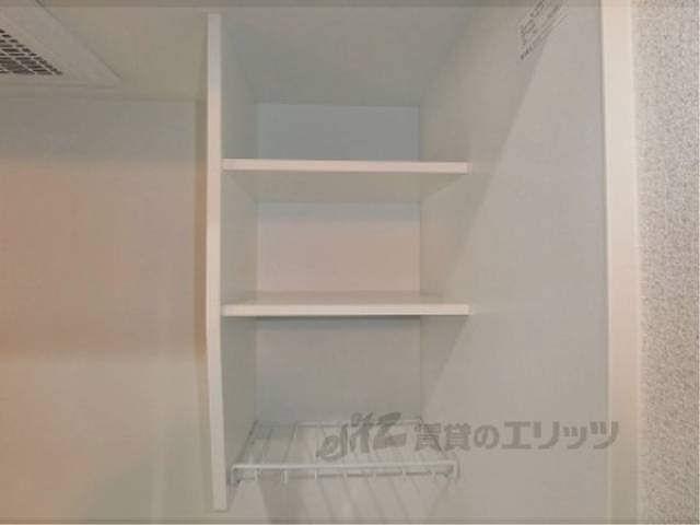 キッチン　食器棚