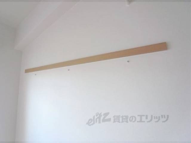 洋室　ハンガー掛け