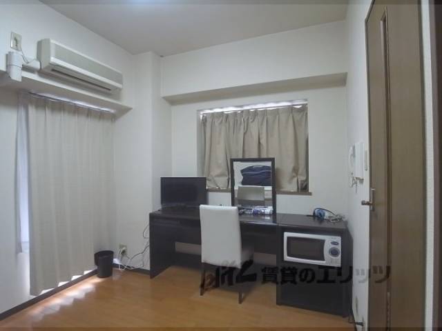 洋室　家具付きです